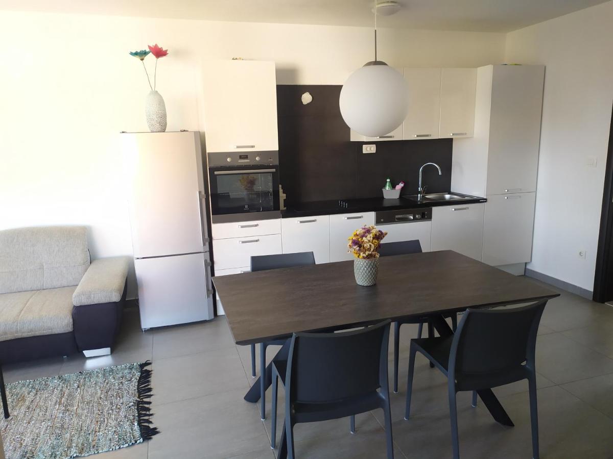 Tiamar Apartment Slatine Exterior photo