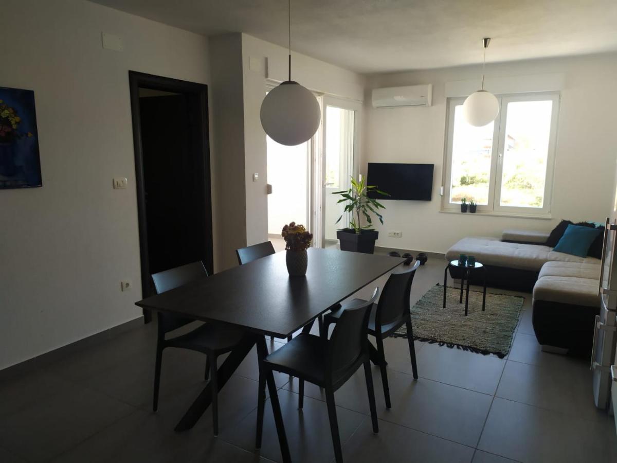 Tiamar Apartment Slatine Exterior photo