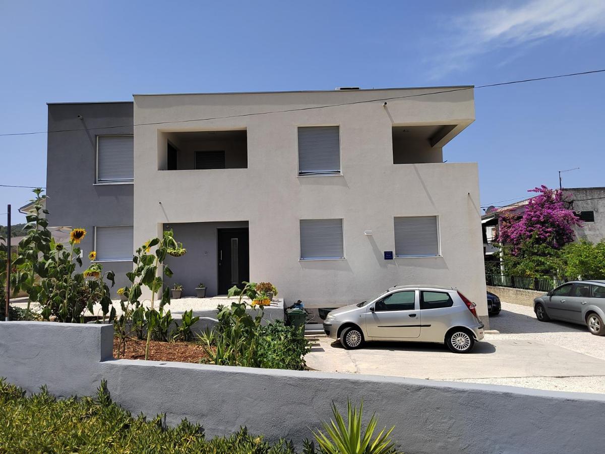 Tiamar Apartment Slatine Exterior photo