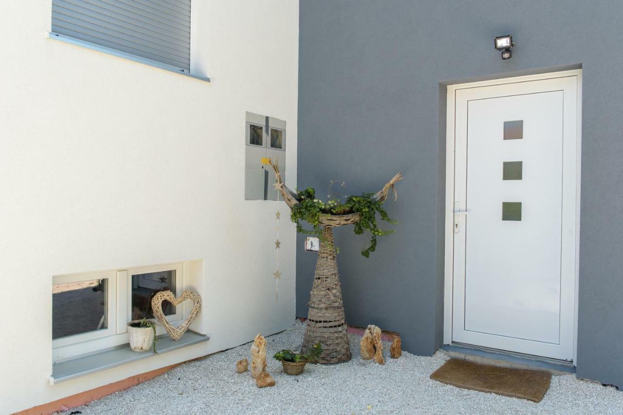 Tiamar Apartment Slatine Exterior photo