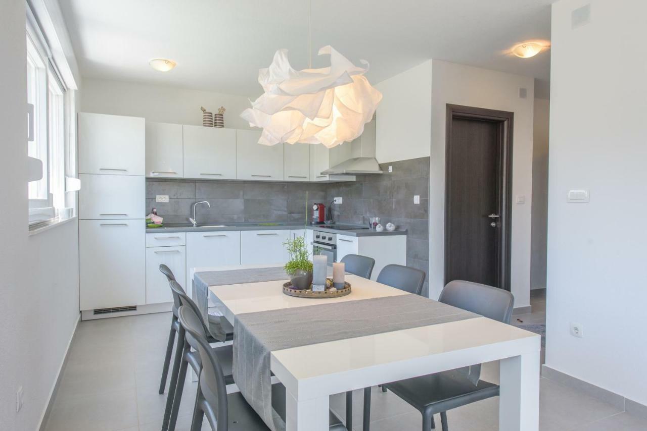 Tiamar Apartment Slatine Exterior photo